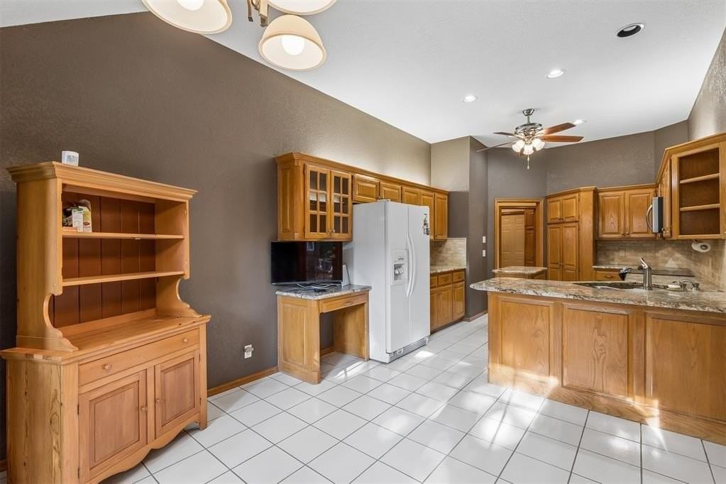 1820 Chelsea Dr - Photo 6 of 39