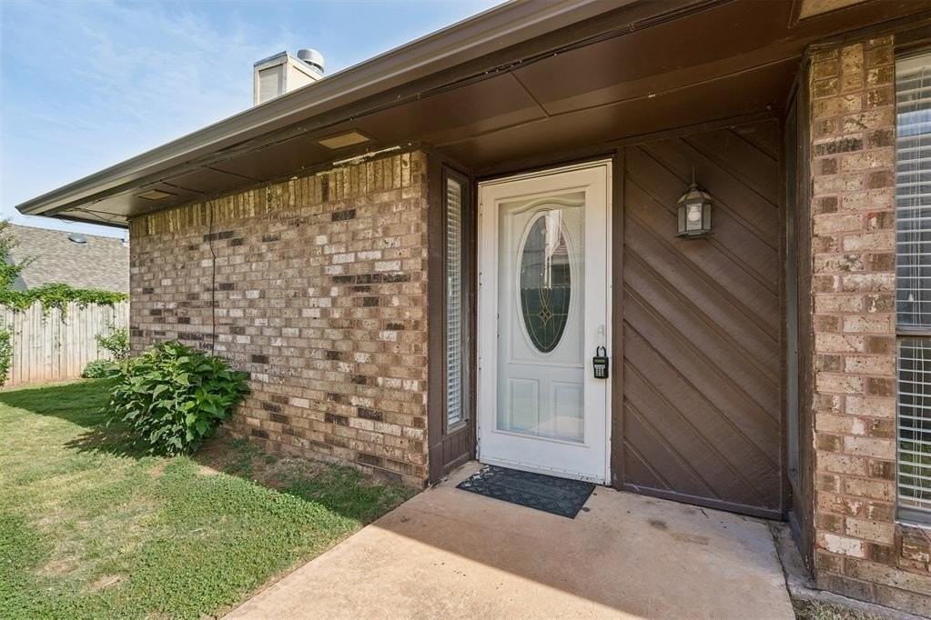 3703 Southwind Ave - Photo 3 of 36