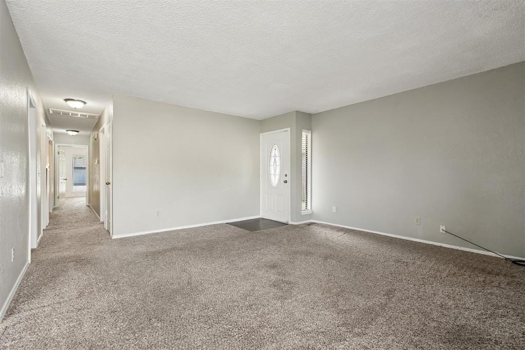 3703 Southwind Ave - Photo 4 of 36