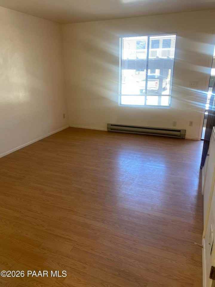 845 Sunset Ave #I - Photo 5 of 9