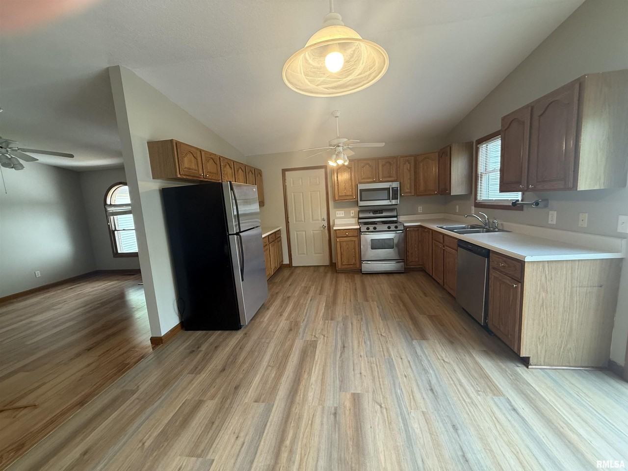 613 Oakbrook Ave - Photo 4 of 14