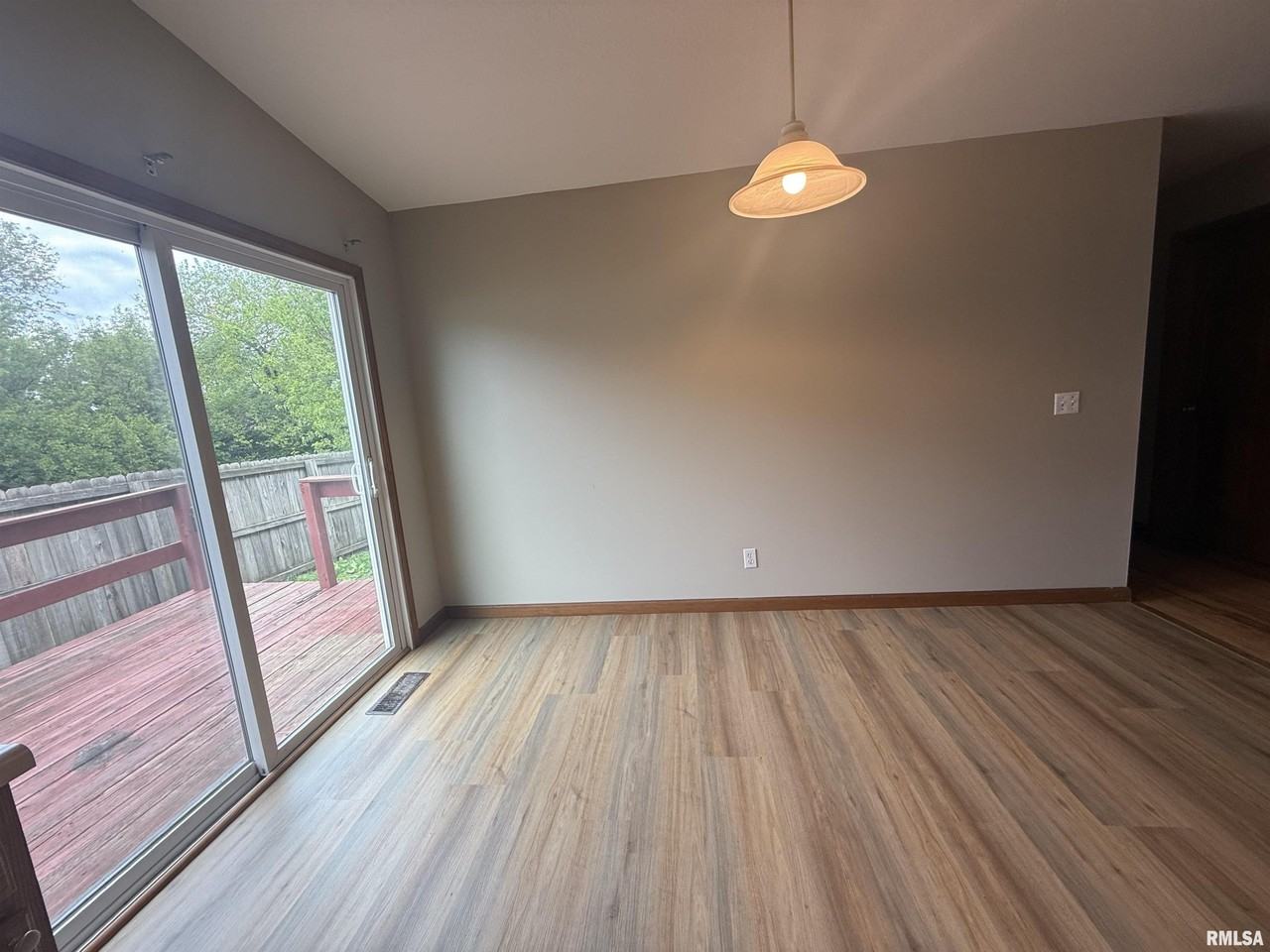 613 Oakbrook Ave - Photo 7 of 14