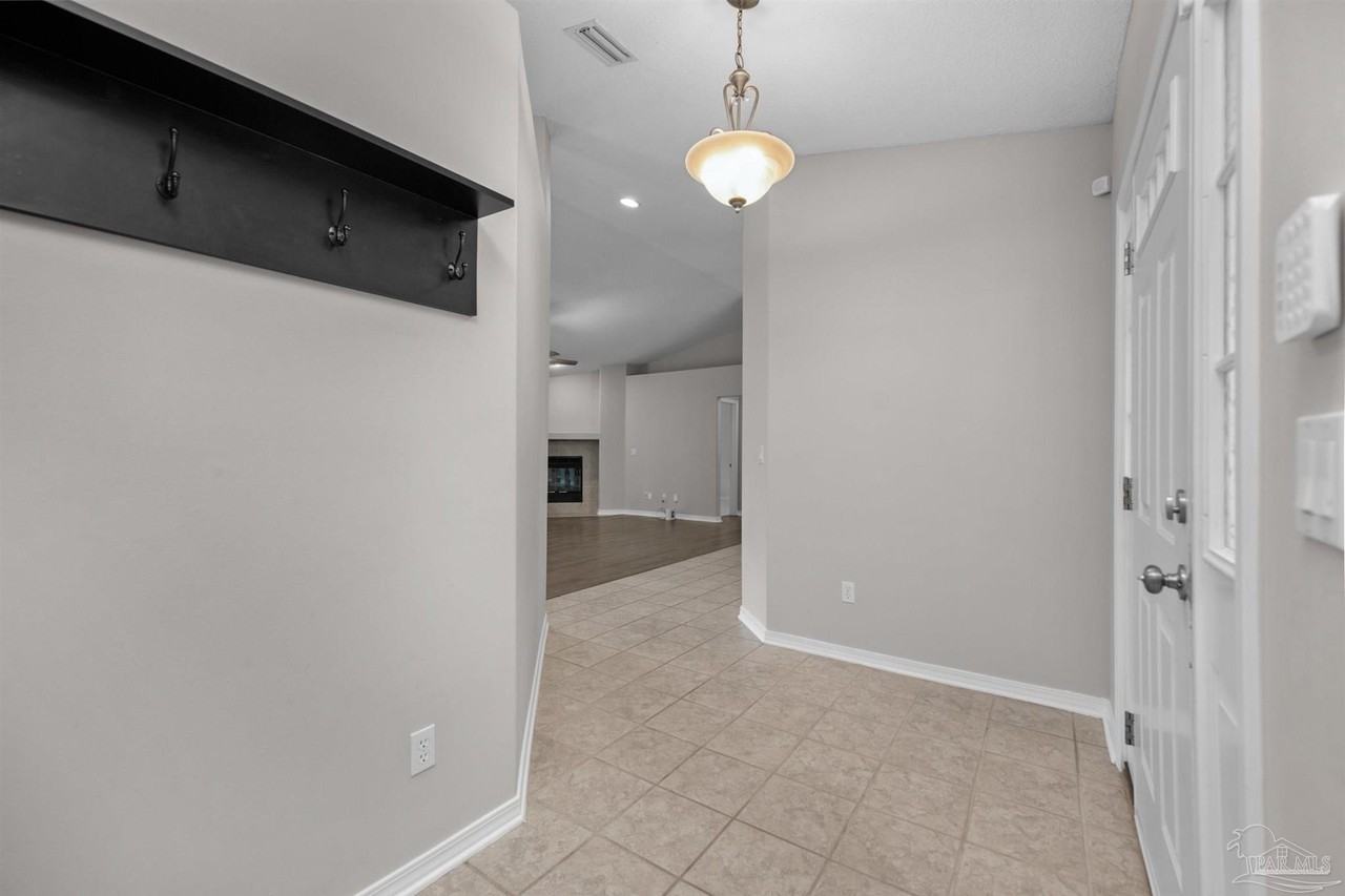 2081 Seagrape Dr - Photo 4 of 42