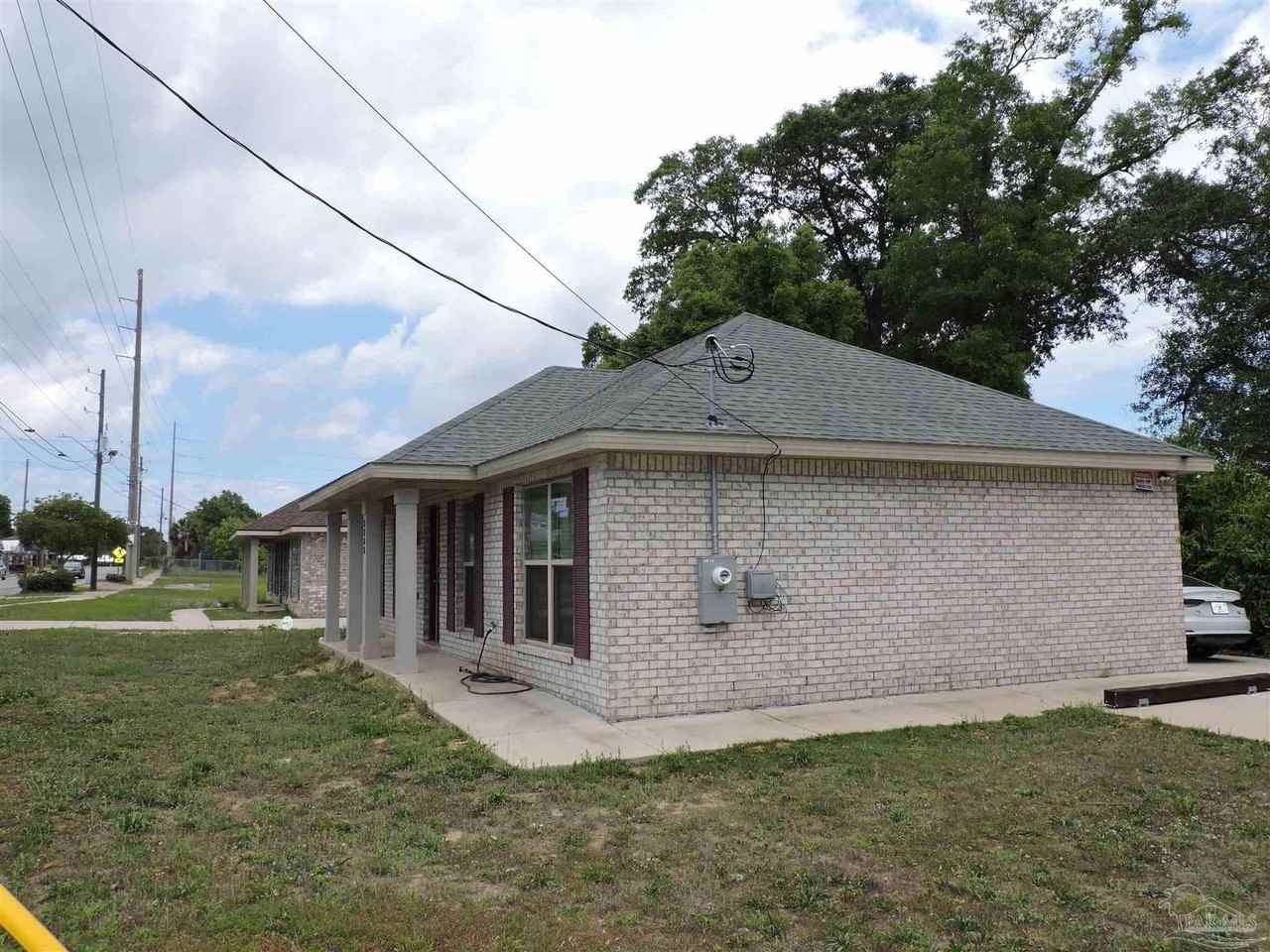 2202 N E St - Photo 3 of 19