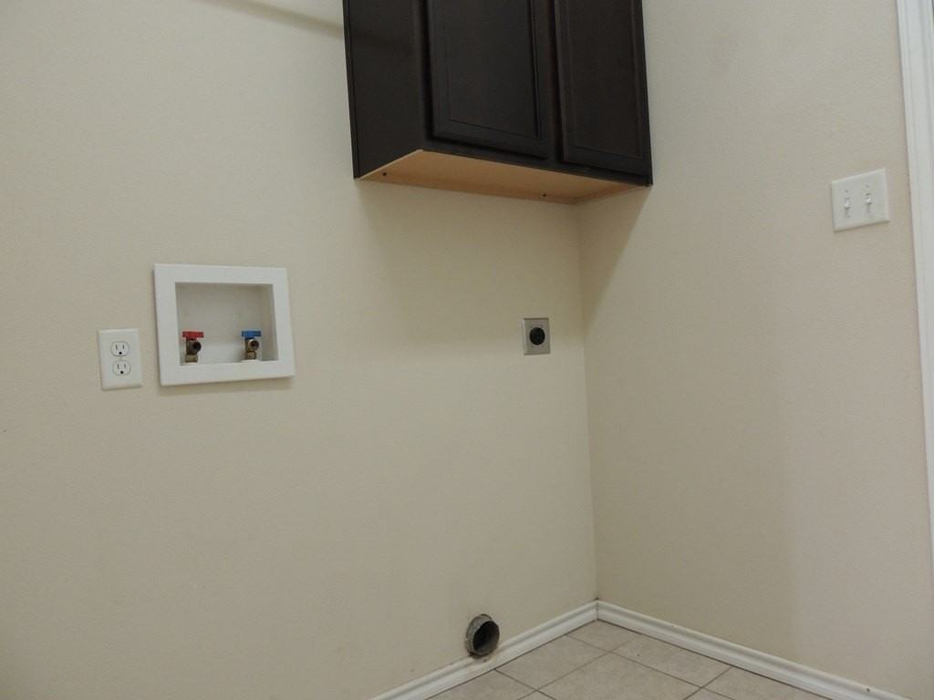 805 Nolan Ryan Dr - Photo 5 of 18