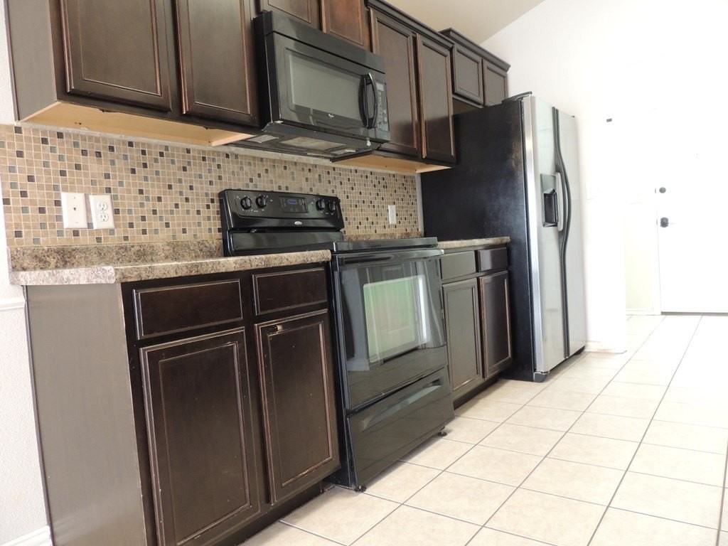 805 Nolan Ryan Dr - Photo 6 of 18