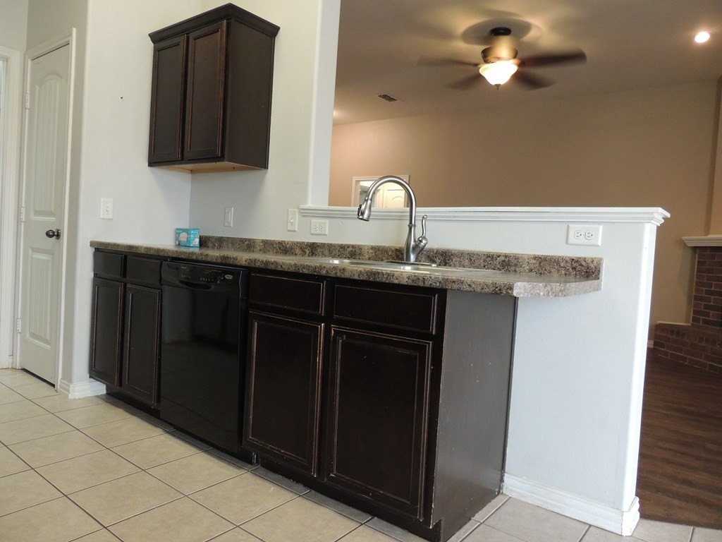 805 Nolan Ryan Dr - Photo 7 of 18
