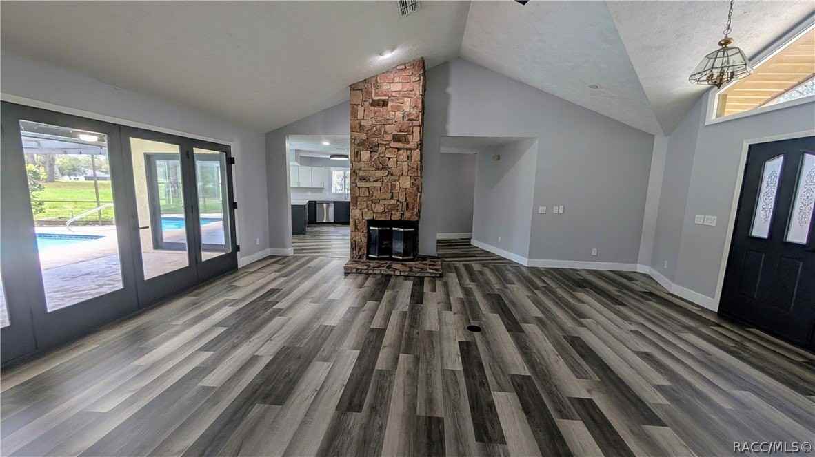 768 E Jenkins Ct - Photo 2 of 13