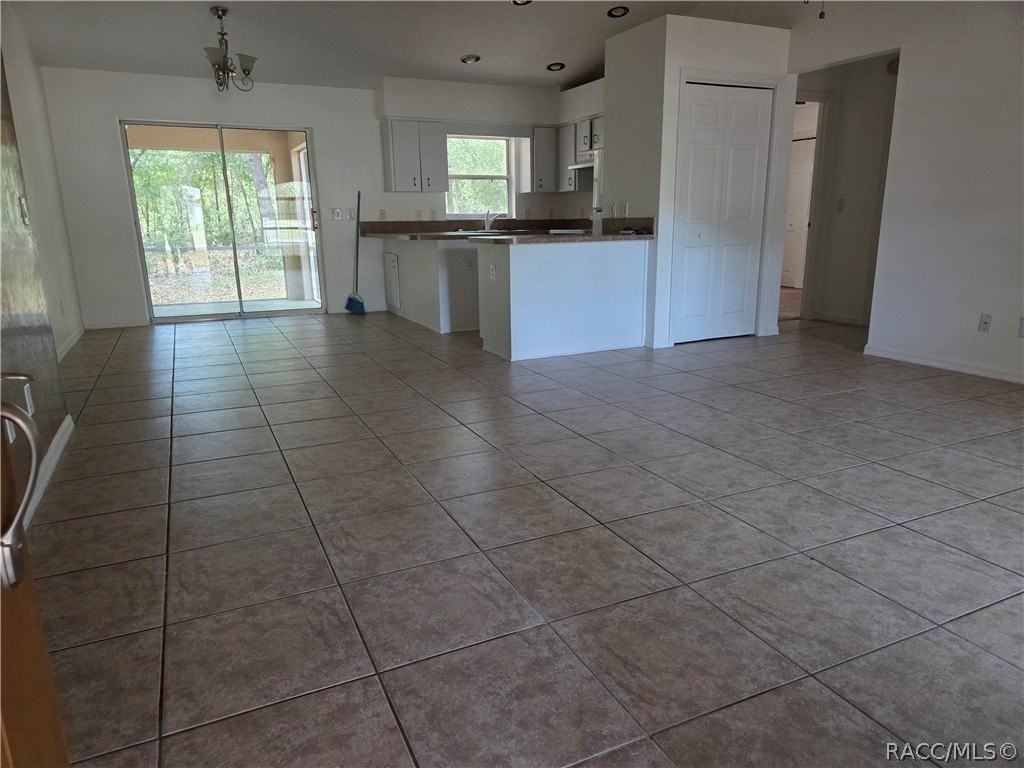 1471 E Saint James Loop - Photo 2 of 12