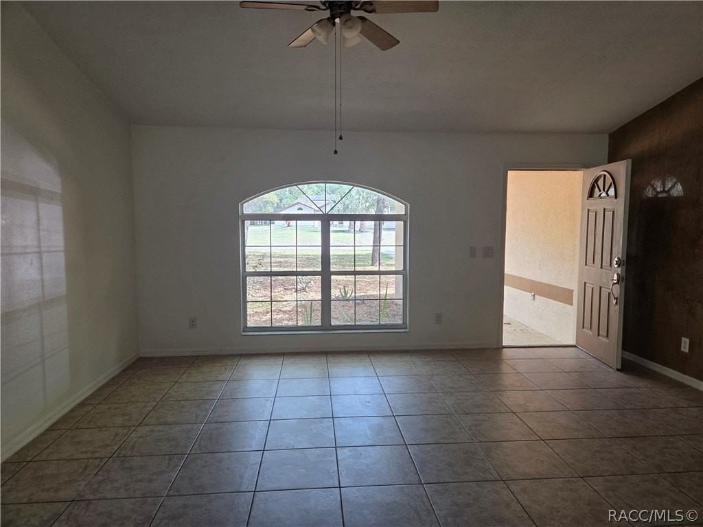 1471 E Saint James Loop - Photo 3 of 12