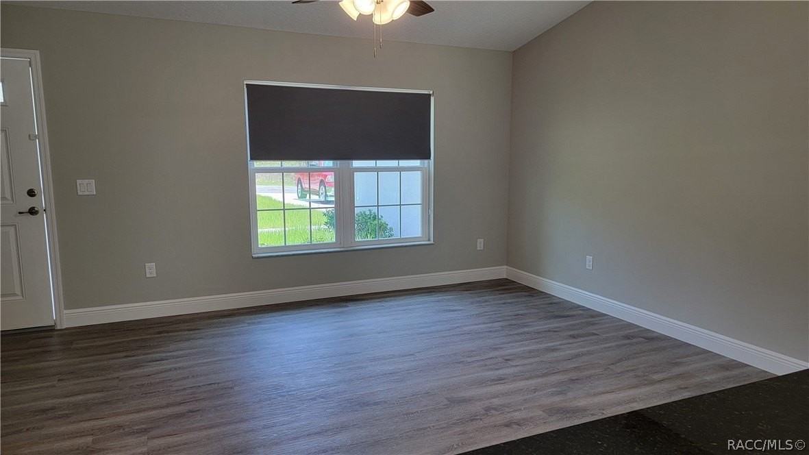 2719 W Sheila Dr - Photo 3 of 17