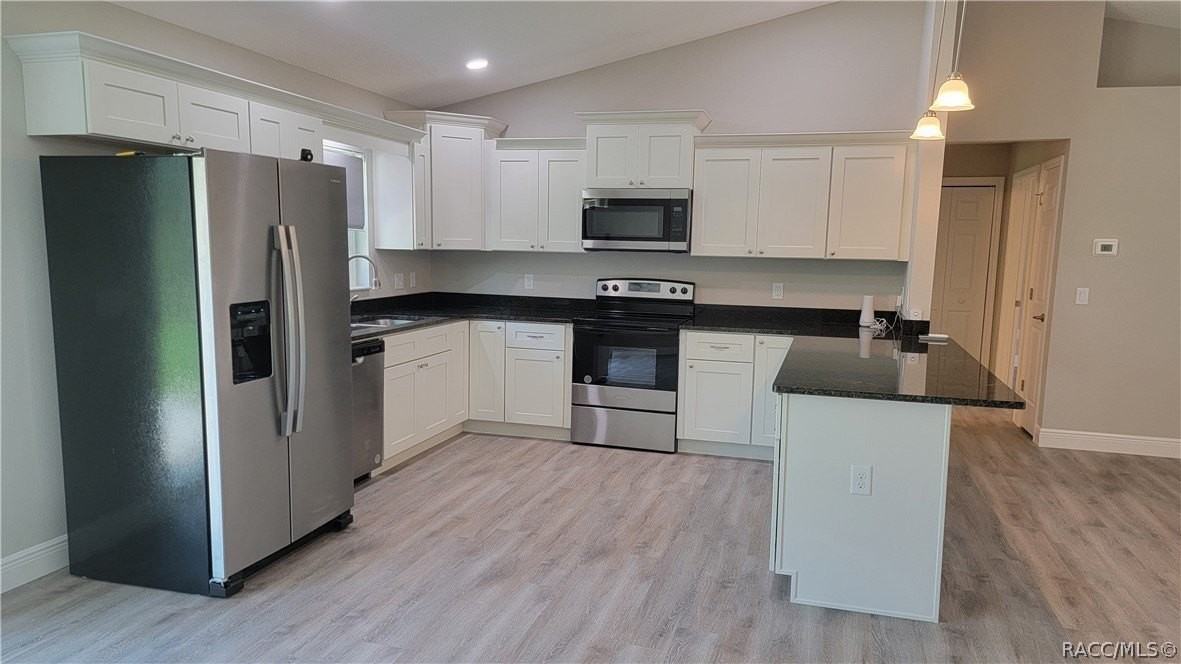 2719 W Sheila Dr - Photo 4 of 17