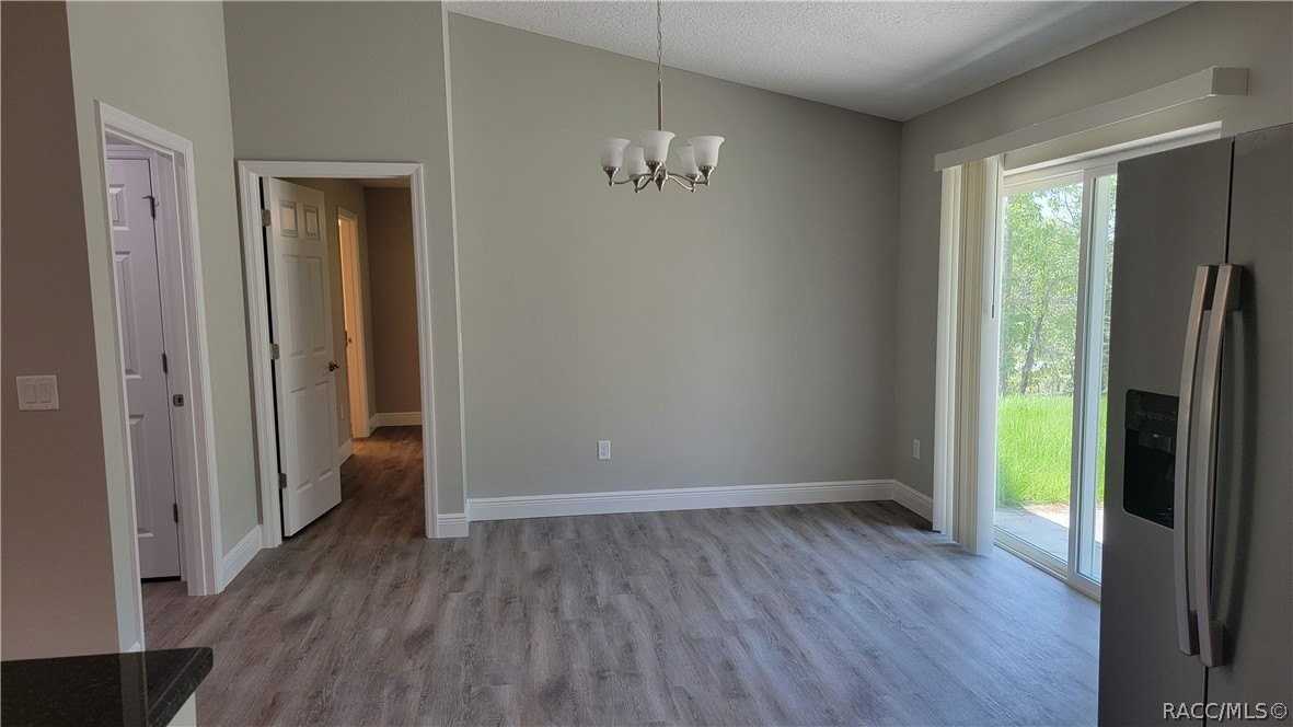 2719 W Sheila Dr - Photo 5 of 17