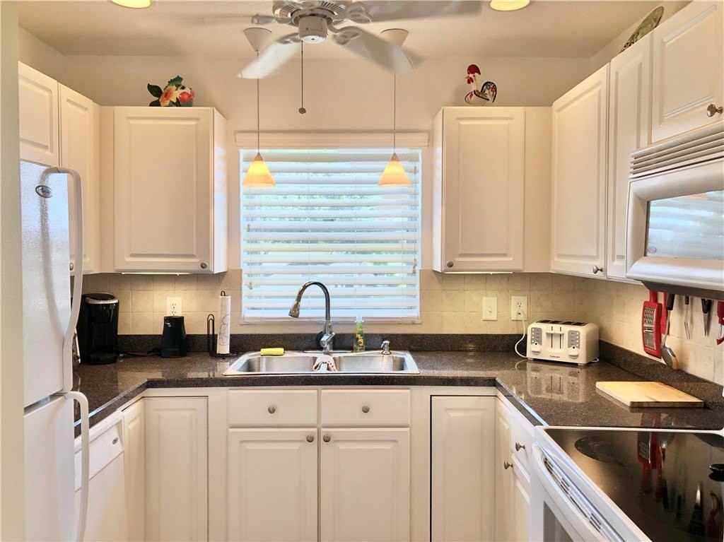 36 Pine Arbor Ln #201 - Photo 5 of 14