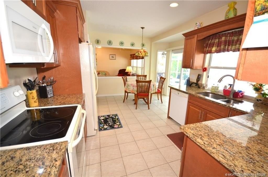 753 Nw Waterlily Pl - Photo 4 of 22