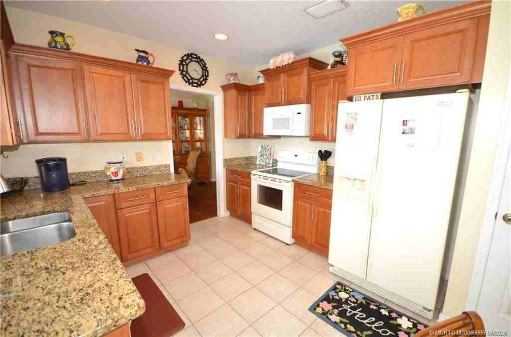 753 Nw Waterlily Pl - Photo 5 of 22