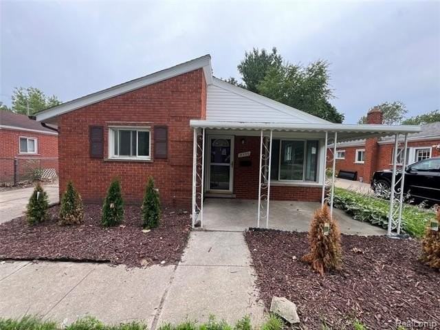 4696 Roosevelt Blvd - Photo 3 of 37