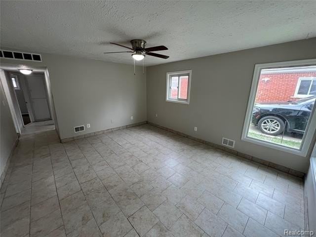 4696 Roosevelt Blvd - Photo 5 of 37