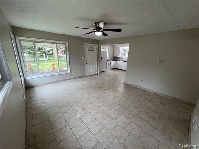 4696 Roosevelt Blvd - Photo 6 of 37