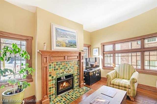 356 Ferndale Ave - Photo 4 of 26