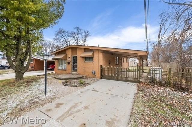 4115 Edgeland Ave - Photo 3 of 34