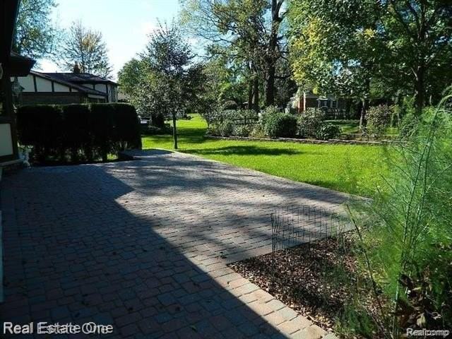 6927 Northpoint Dr - Photo 5 of 31
