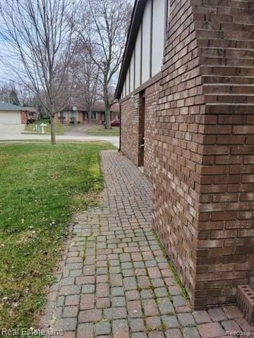 6927 Northpoint Dr - Photo 7 of 31
