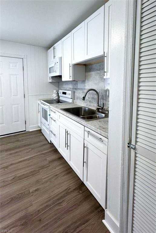 8846 Smithfield Apts Ln #7 - Photo 3 of 14