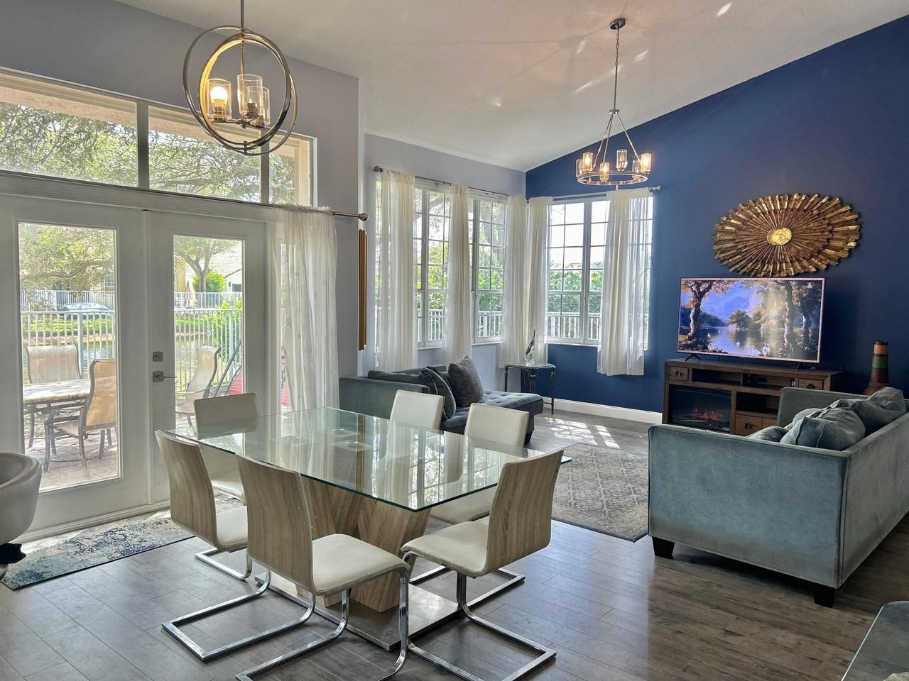 1236 Bayview Cir - Photo 2 of 5
