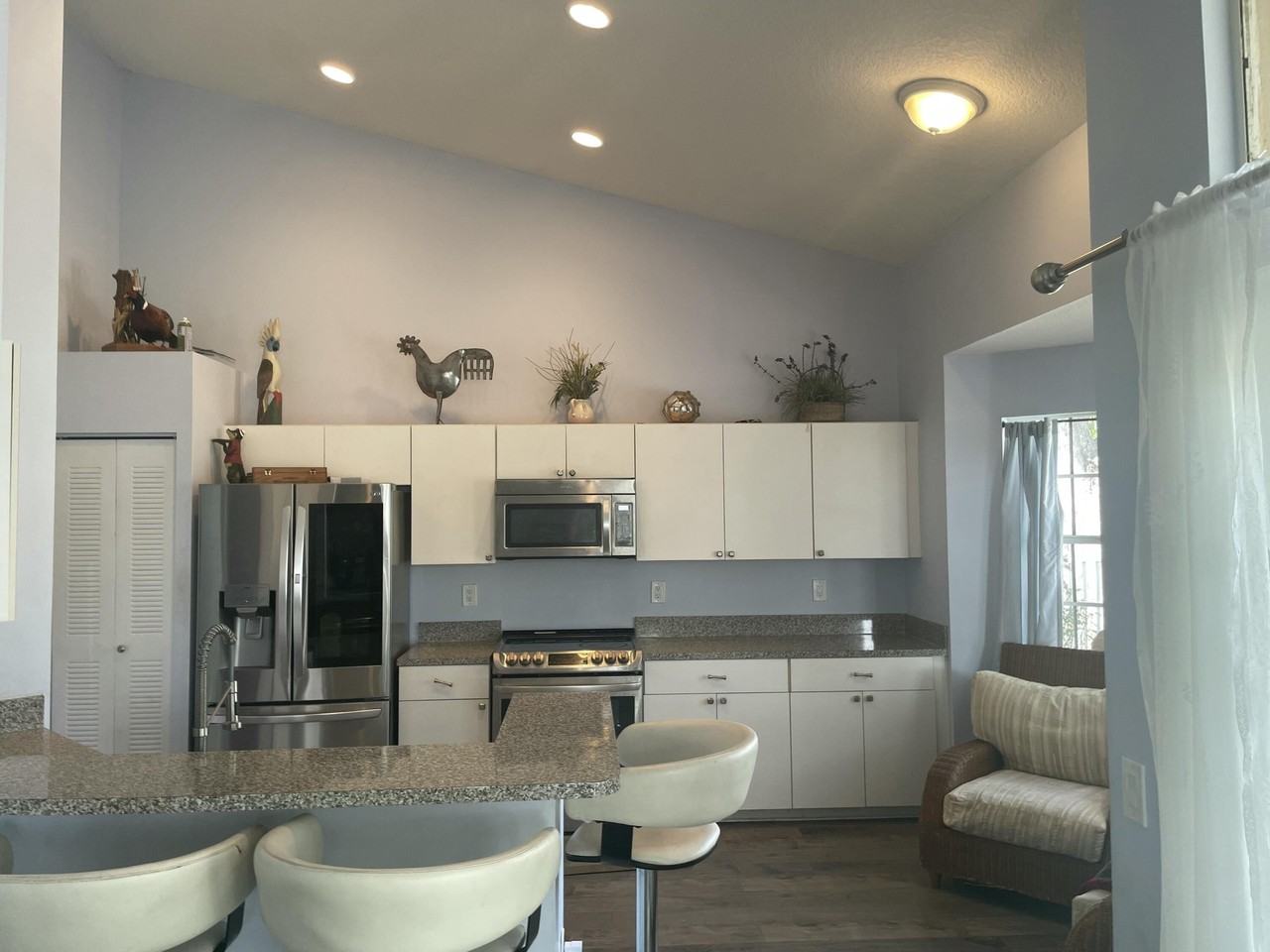 1236 Bayview Cir - Photo 3 of 5