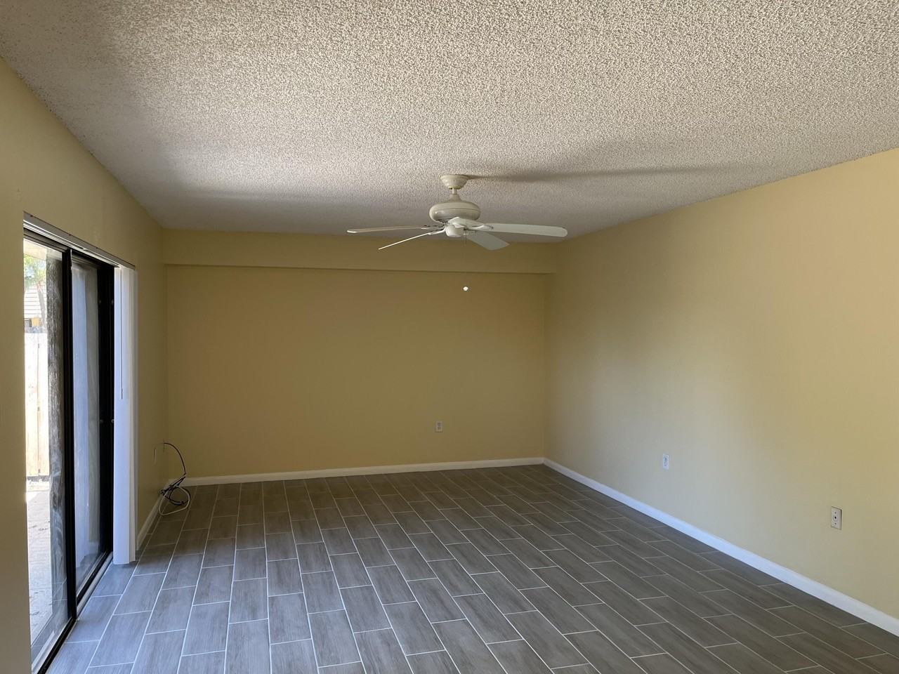 621 6th Way - Photo 4 of 18