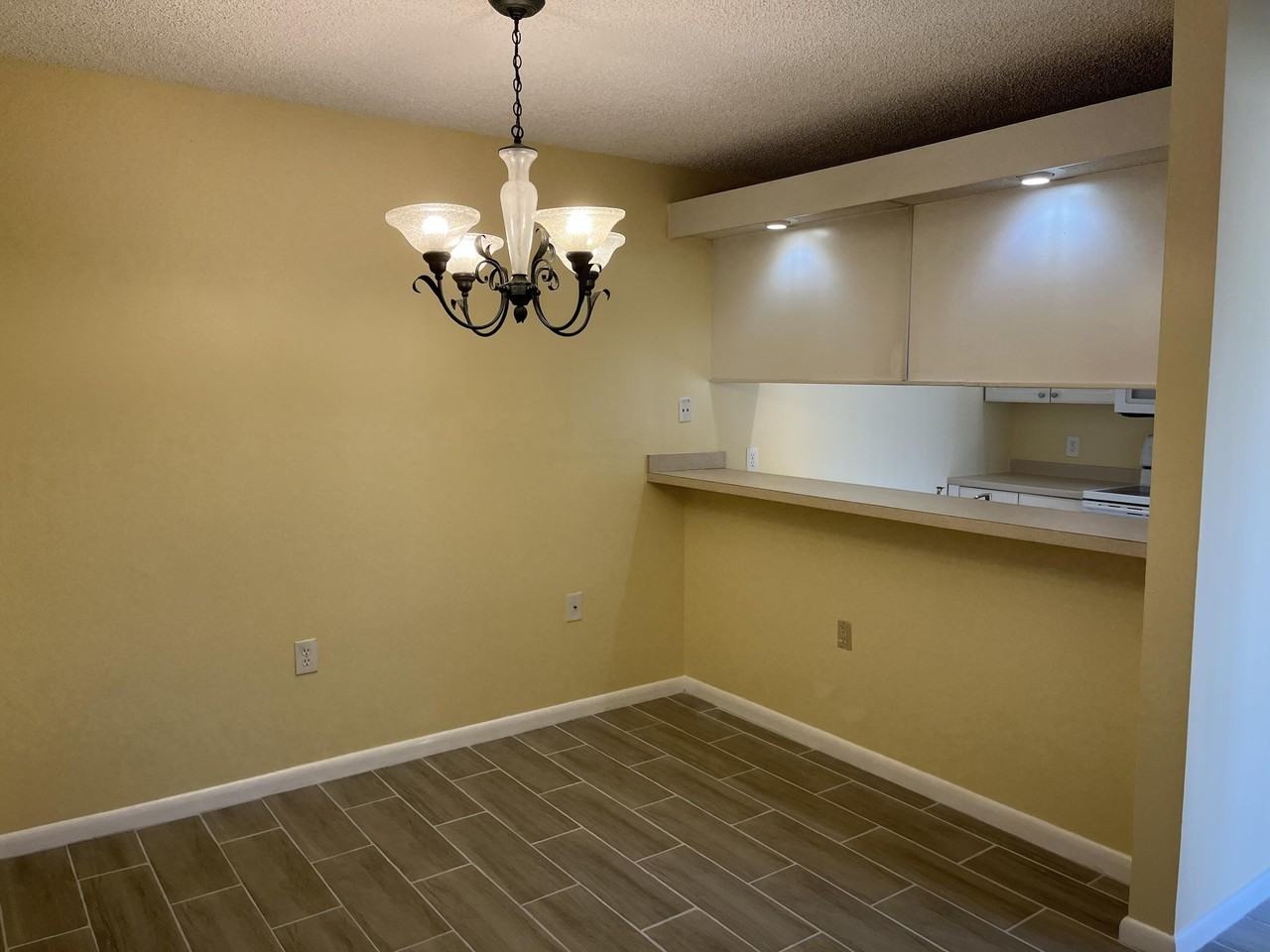 621 6th Way - Photo 6 of 18