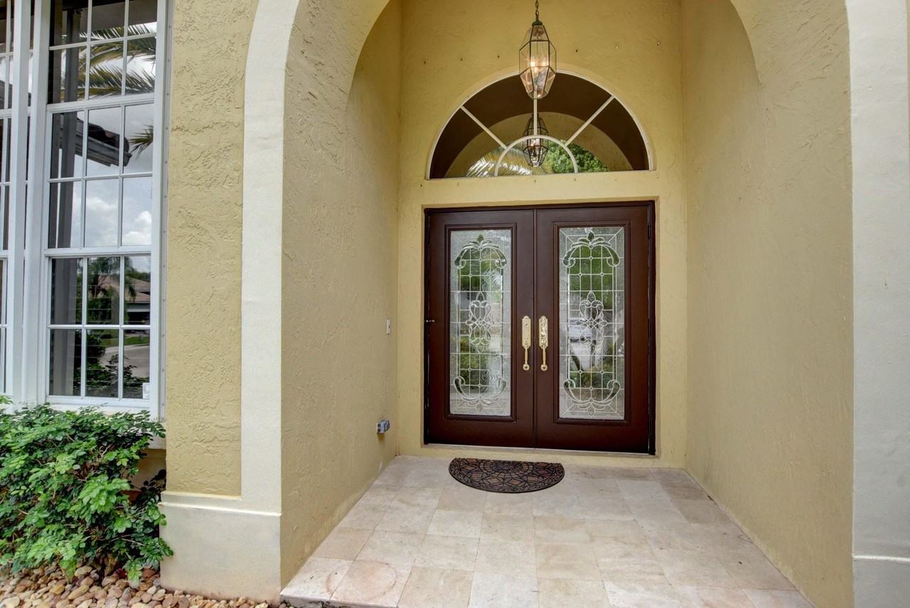 10075 Umberland Pl - Photo 2 of 44