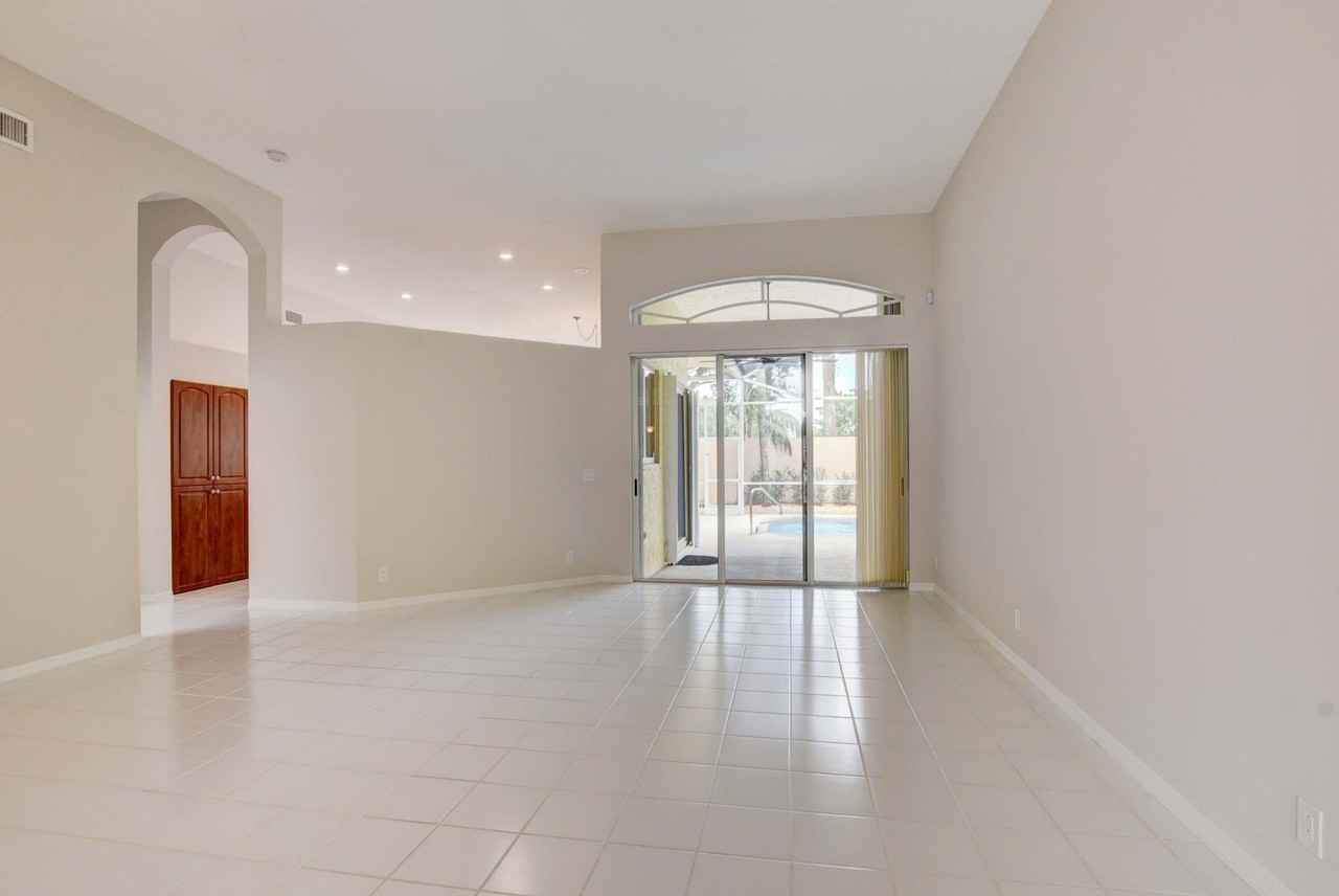 10075 Umberland Pl - Photo 5 of 44