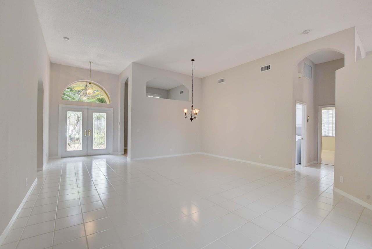10075 Umberland Pl - Photo 7 of 44