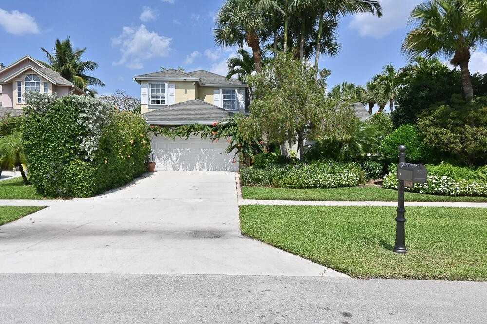 12828 Meadowbreeze Dr - Photo 2 of 41
