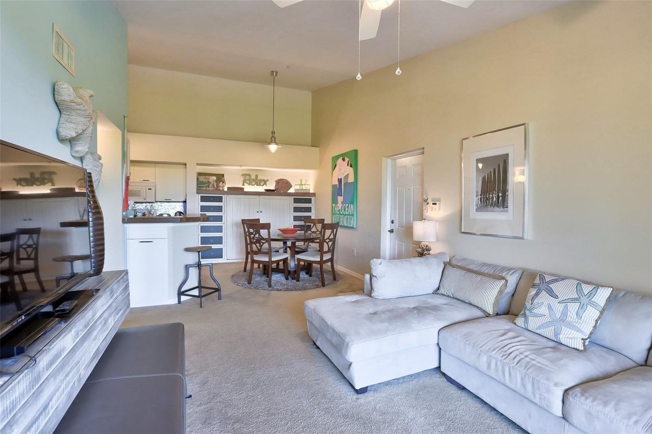 321 Villa Cir #321 - Photo 2 of 26