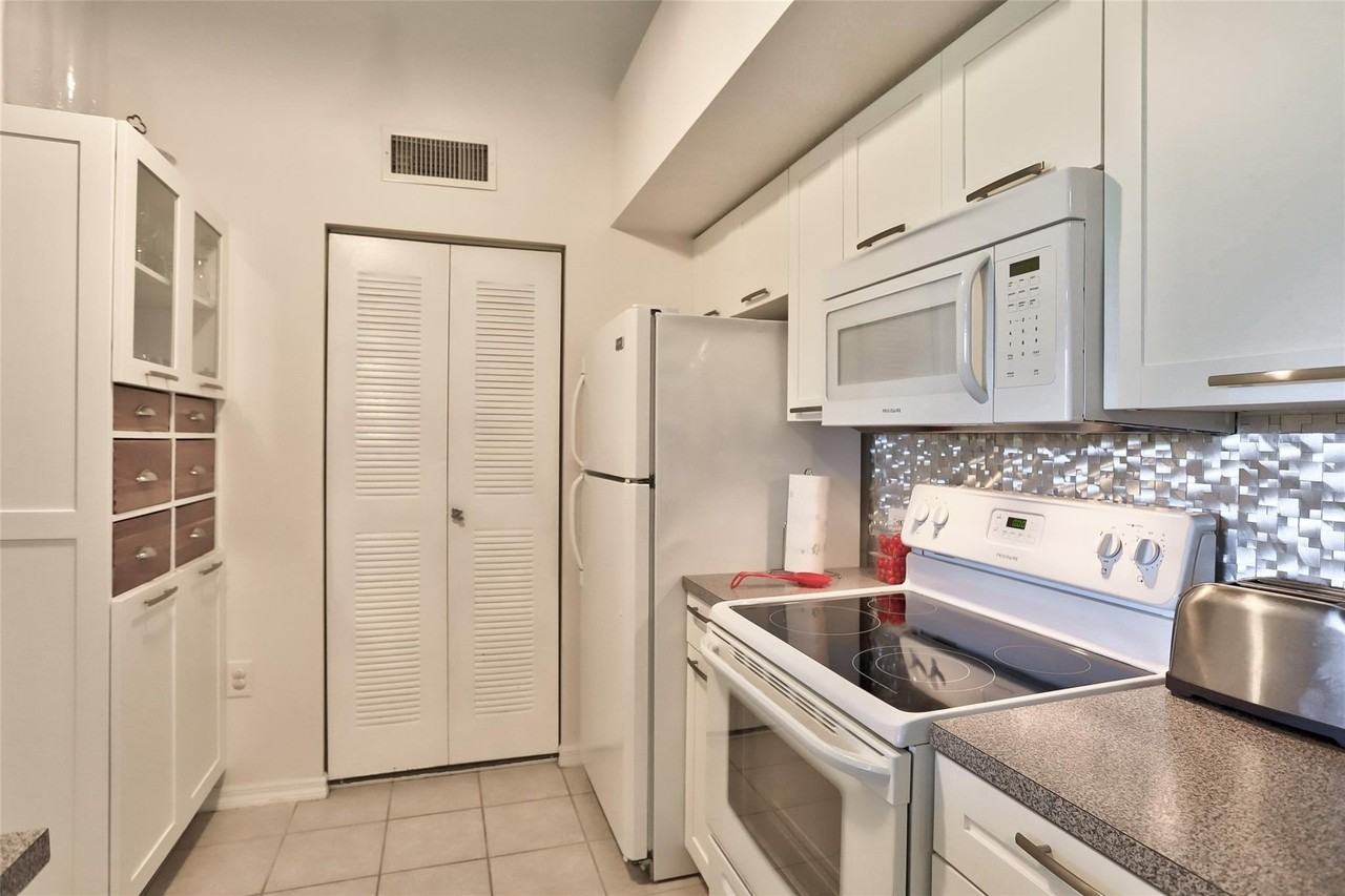 321 Villa Cir #321 - Photo 5 of 26