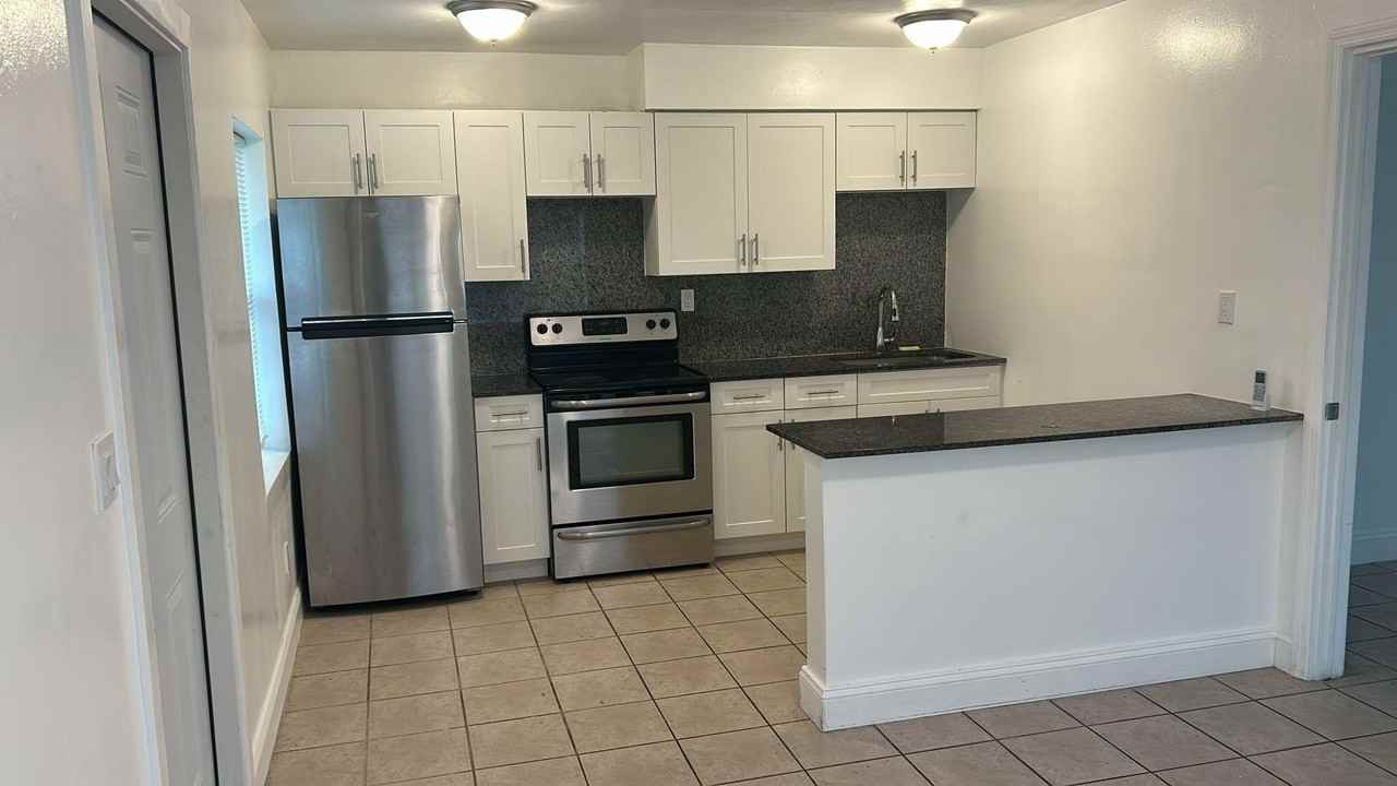1140 Sw 30th St #AC - Photo 3 of 11