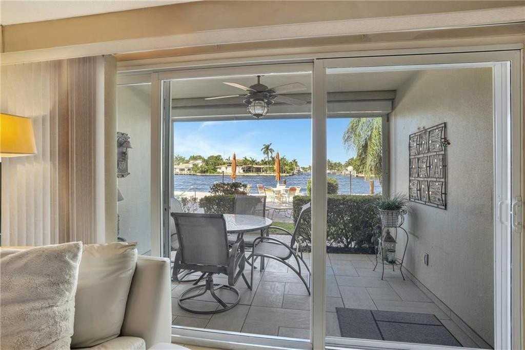 505 N Riverside Dr #4 - Photo 3 of 18