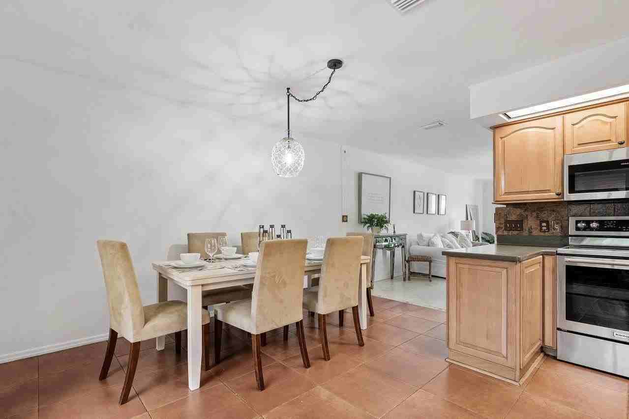 1369 Riverside Cir - Photo 5 of 47