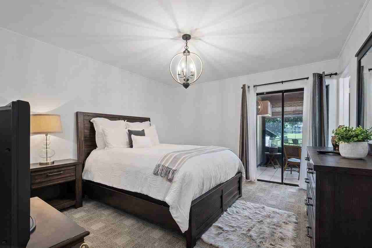 1369 Riverside Cir - Photo 6 of 47