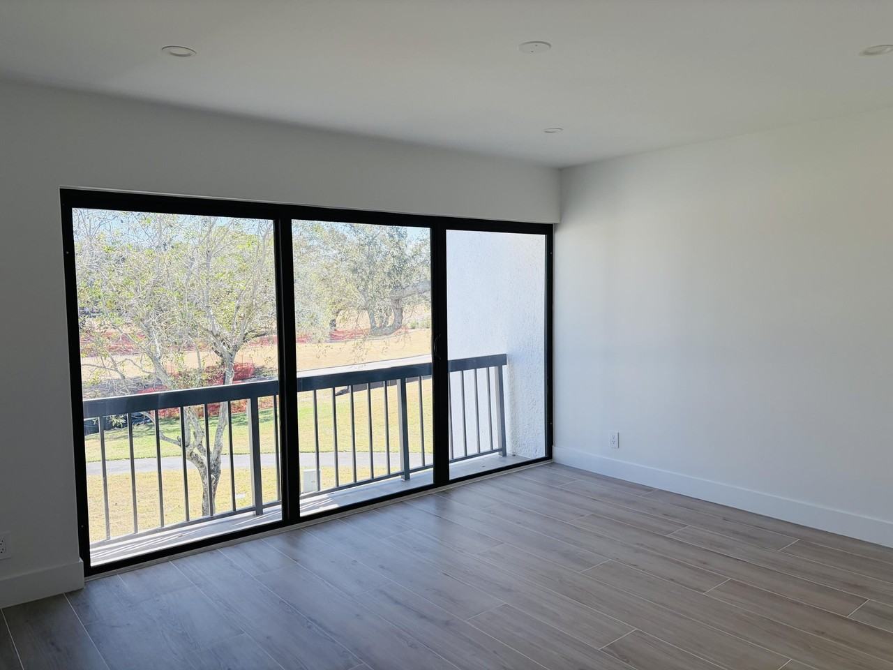 2404 Bridgewood Dr - Photo 7 of 10