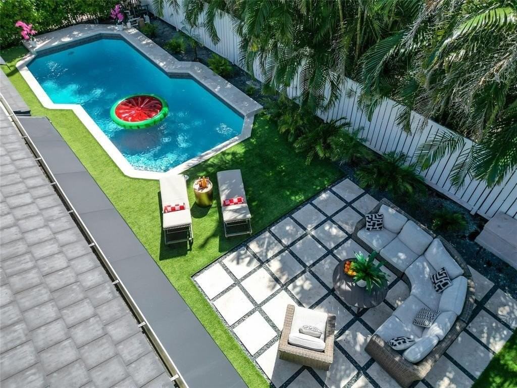 222 N Tradewinds Ave - Photo 3 of 35