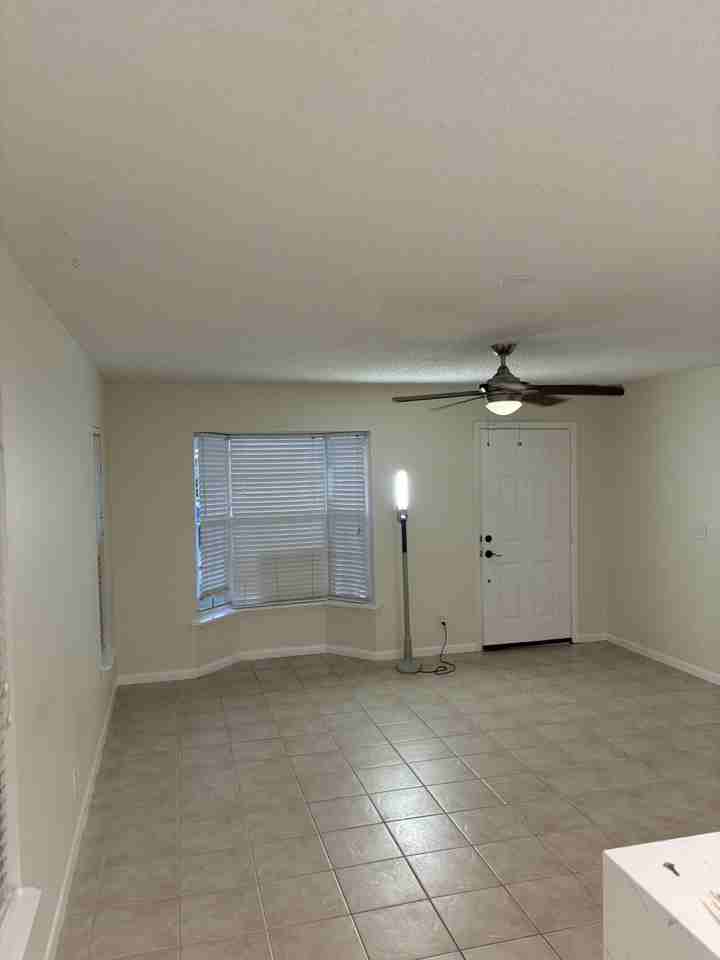 5724 Boynton Cres - Photo 4 of 10