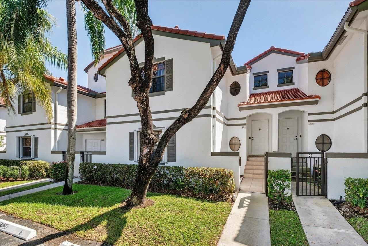 301 Sw 158th Ter #204 - Photo 6 of 50