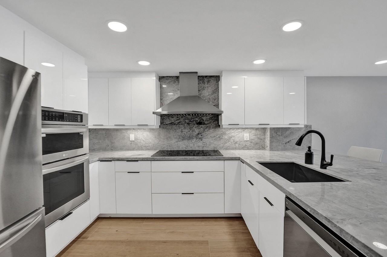 876 Jeffery St - Photo 6 of 40