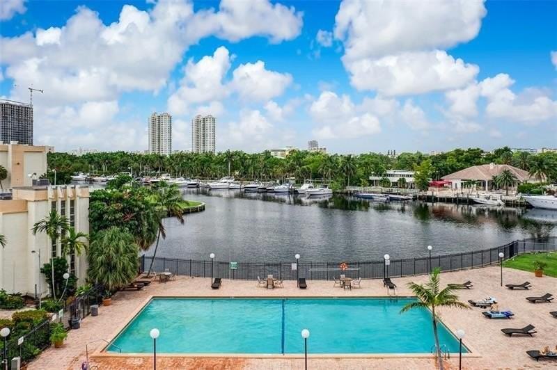 2000 Atlantic Shores Blvd #306
