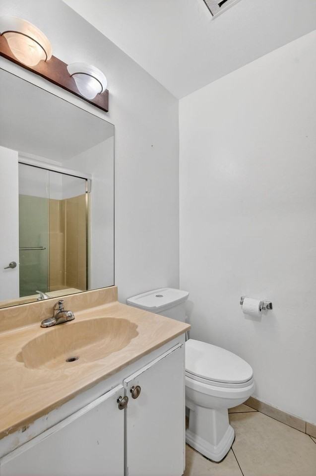 4191 S 57th Ave #G - Photo 7 of 22