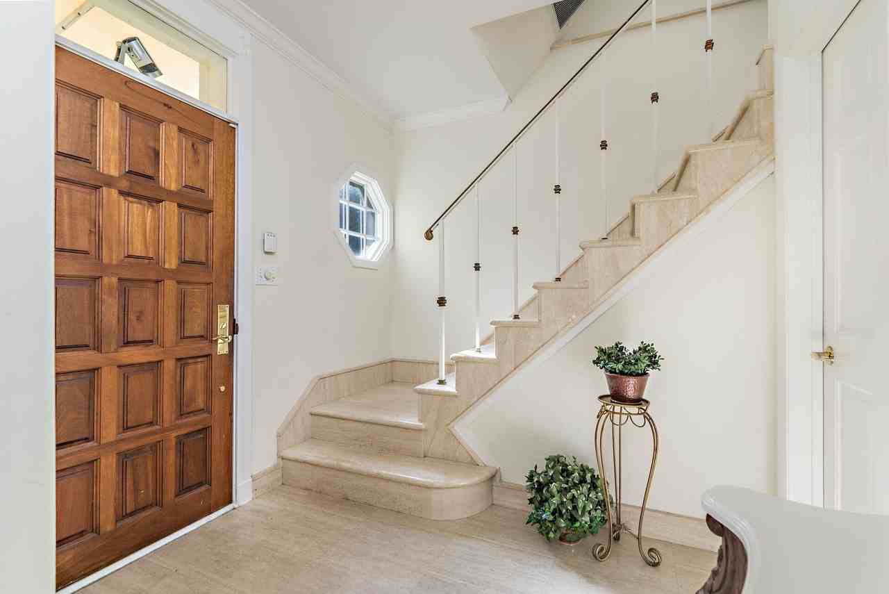 155 Peruvian Ave - Photo 4 of 23
